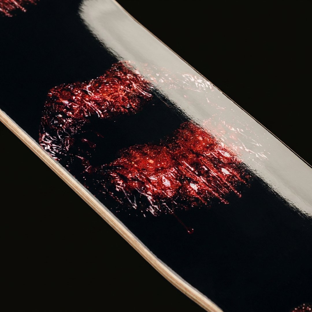 Macro close-up of the glitter lips print under the high-gloss finish